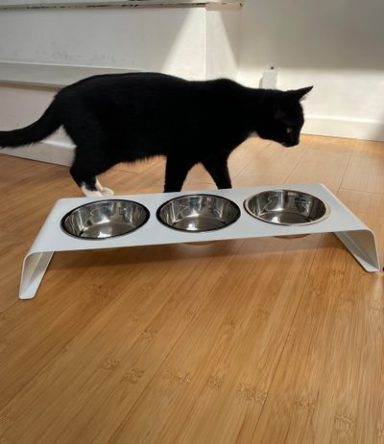 Futterstation mit 3 Näpfen Weiß